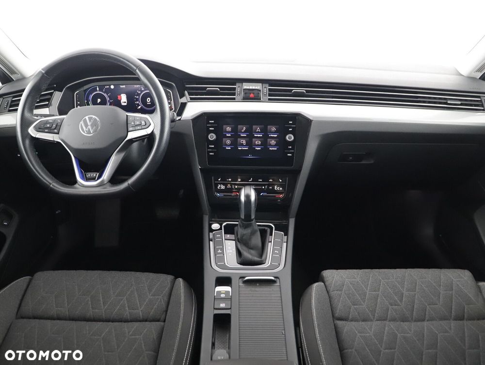 Volkswagen Passat - 12