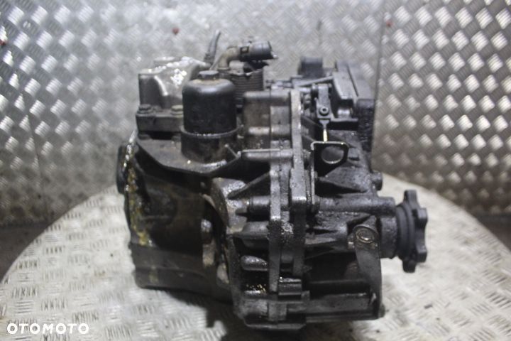 SKRZYNIA BIEGÓW AUTOMAT PASSAT B6 2.0TDI HQL - 3