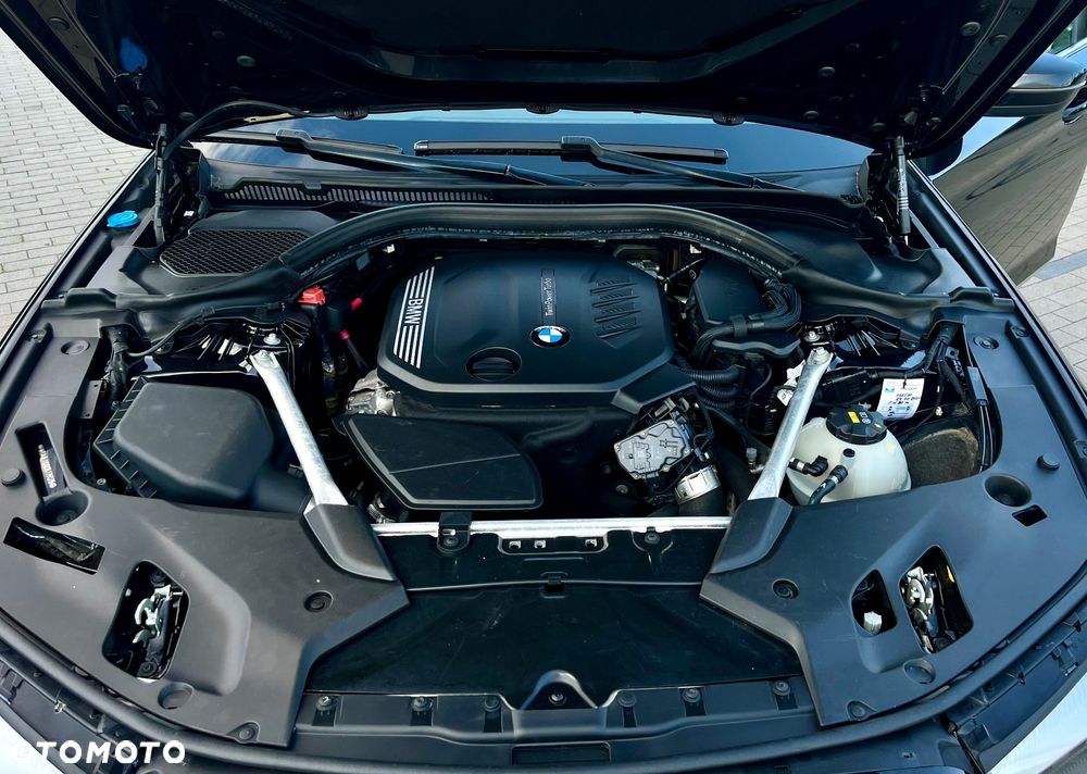 BMW Seria 5 518d - 35