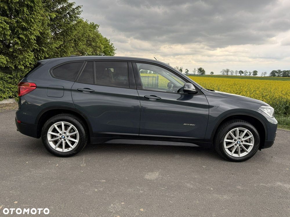 BMW X1 xDrive20i Advantage - 11