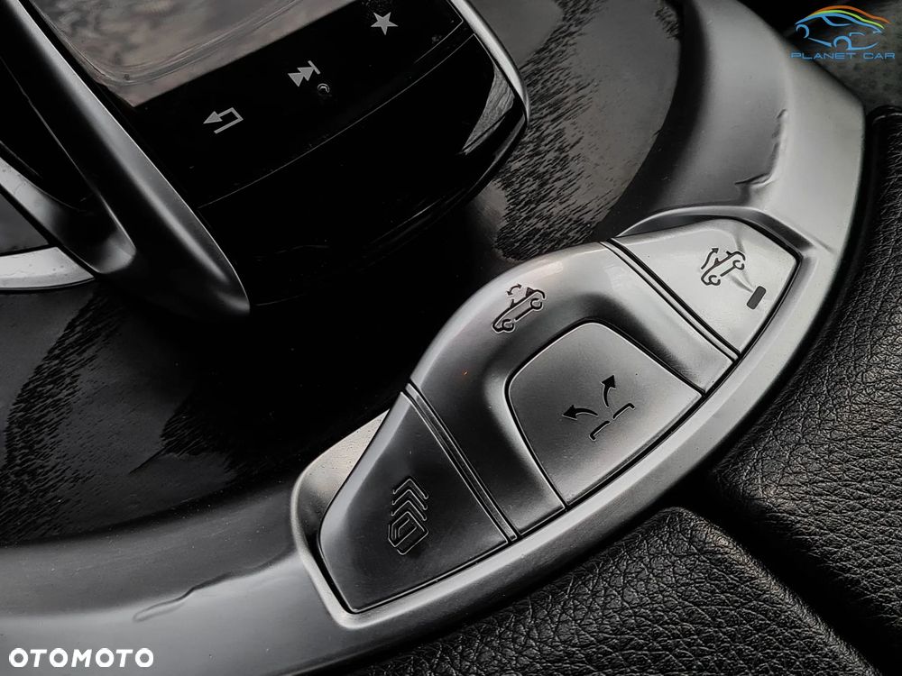 Mercedes-Benz Klasa C 300 4Matic 9G-TRONIC AMG Line - 36