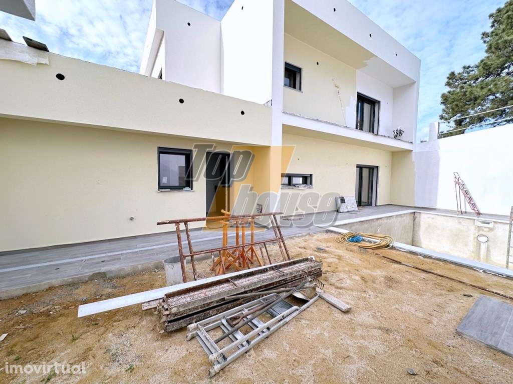 Moradia Geminada T4 Charneca de Caparica - Grande imagem: 2/24