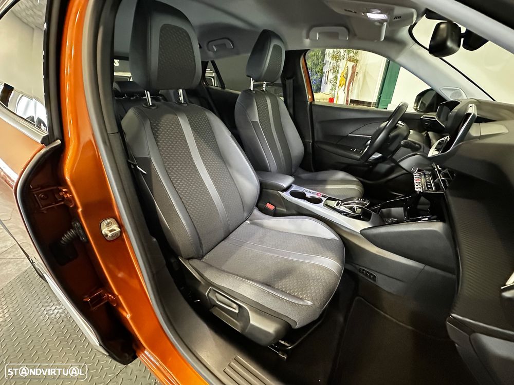 Peugeot e-2008 Allure - 28