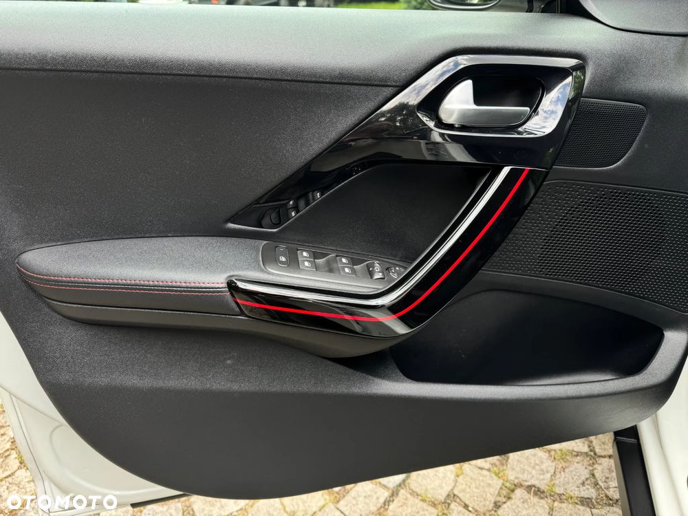 Peugeot 2008 PureTech 110 Stop&Start EAT6 GT-Line Edition - 13