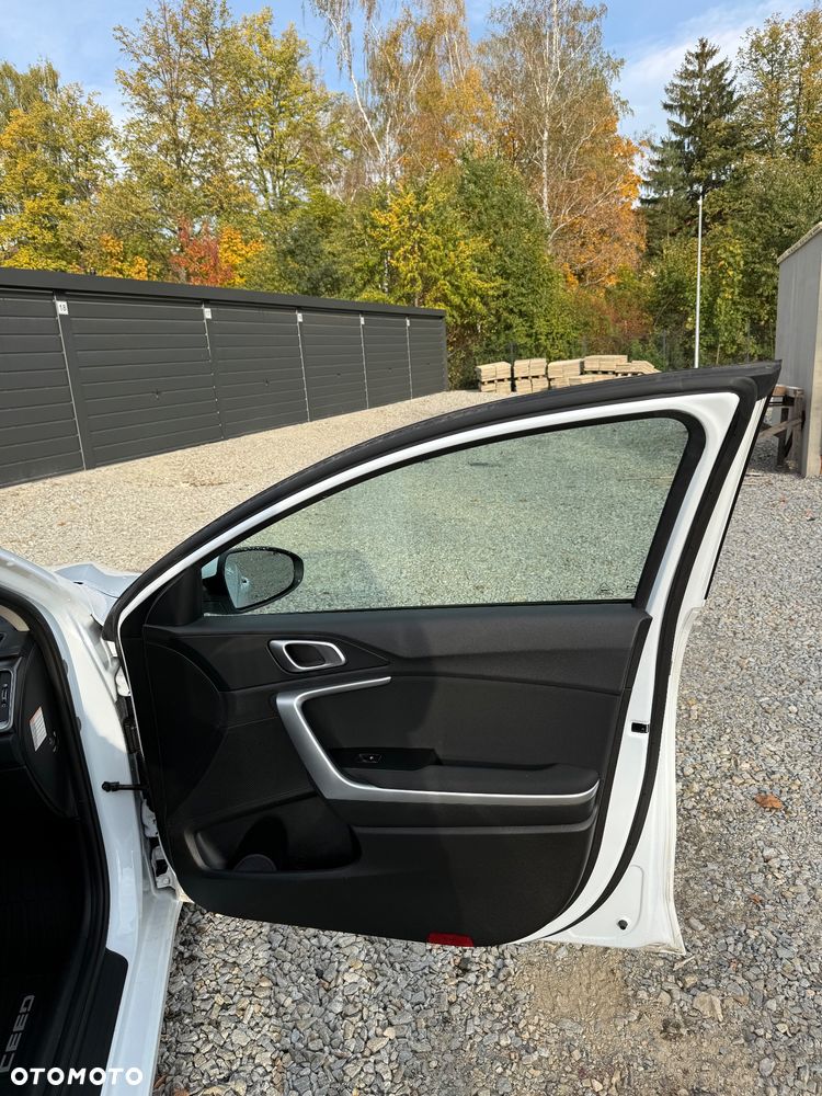 Kia Ceed 1.6 CRDi (48V Mild-Hybrid) Platinum - 23