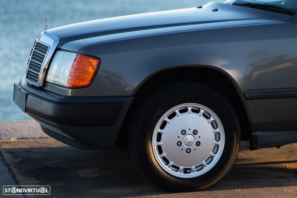 Mercedes-Benz W124 (1984-1997) 300 D Turbo - 2