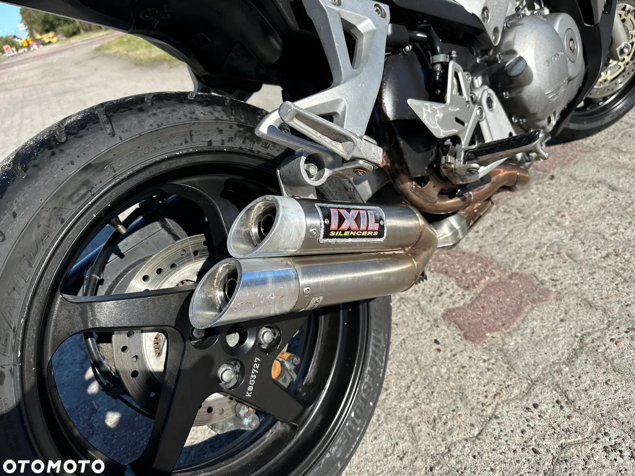 Honda VFR - 12