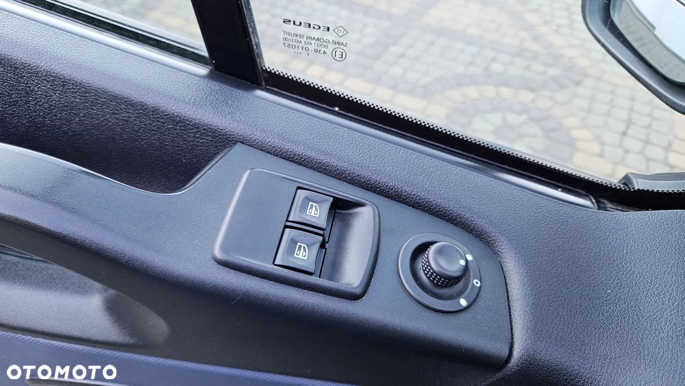 Opel Vivaro 1,6 CDTI 120KM L2 Długi 2018 Rok Klima Webasto Tempomat Hak Parktronik - 15