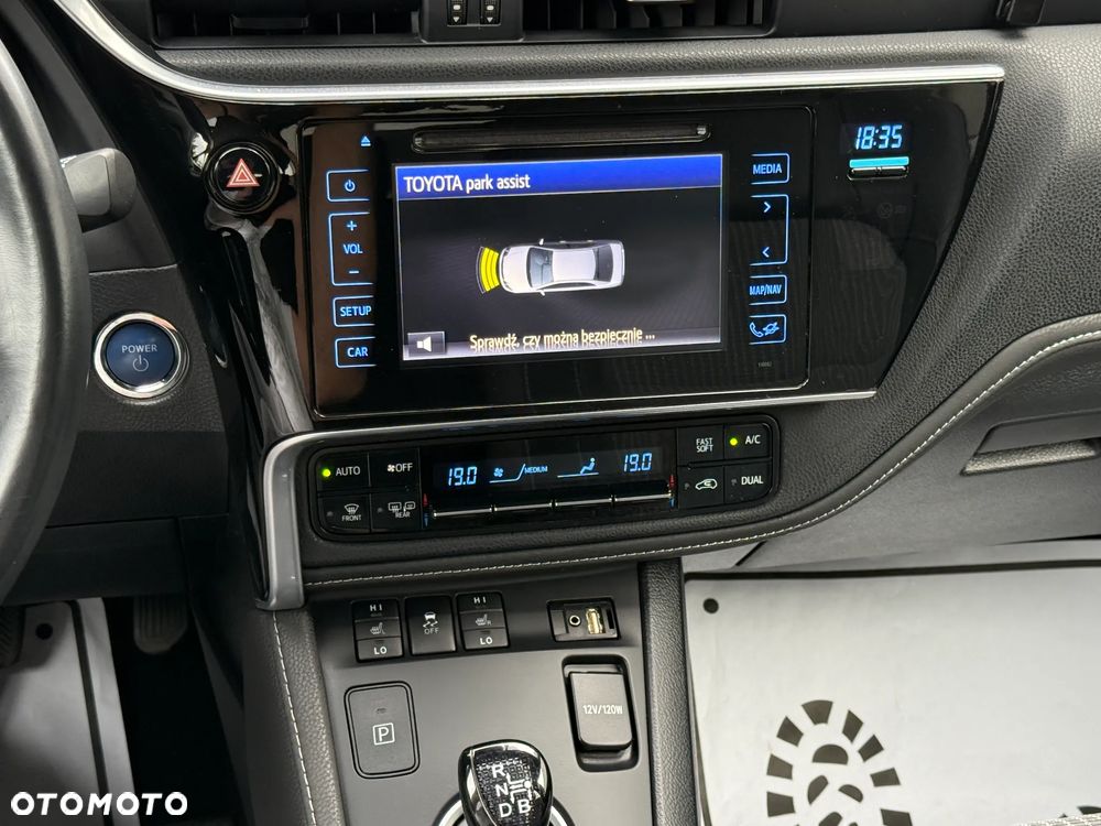 Toyota Auris Hybrid 135 Prestige - 26