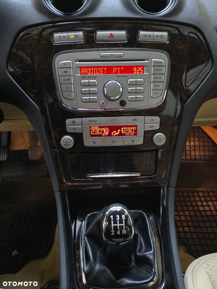 Ford Mondeo 2.0 Ghia - 20