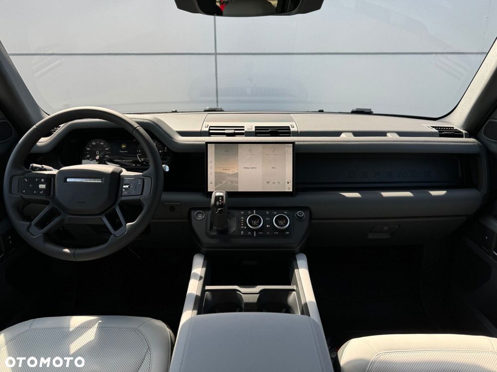 Land Rover Defender - 12