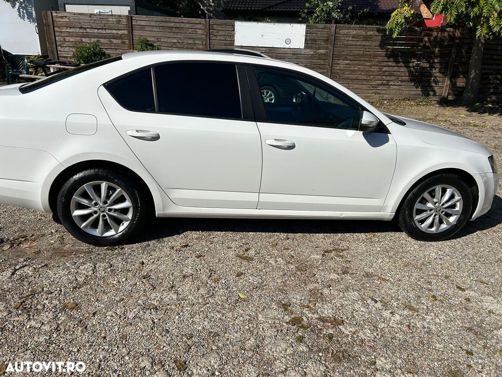 Skoda Octavia 1.6 TDI DSG Ambition - 4