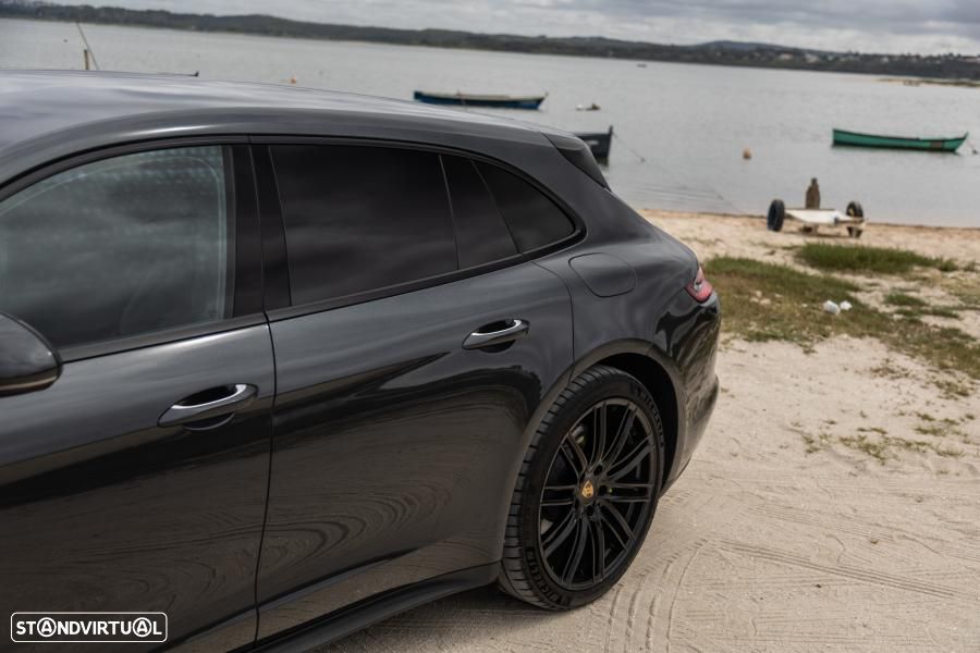 Porsche Panamera Sport Turismo 4 E-Hybrid - 12