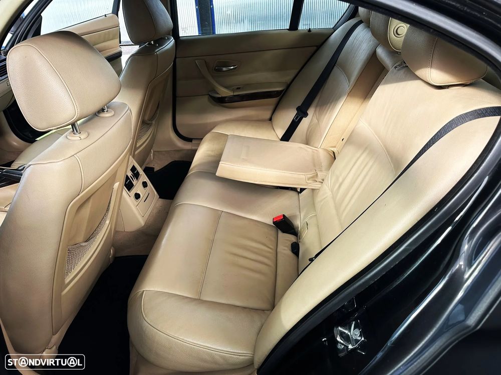 BMW 320 d Navigation Sport - 12