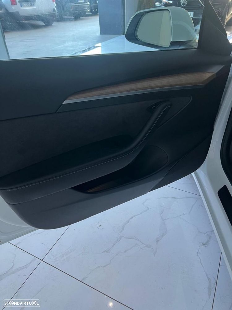 Tesla Model 3 - 37
