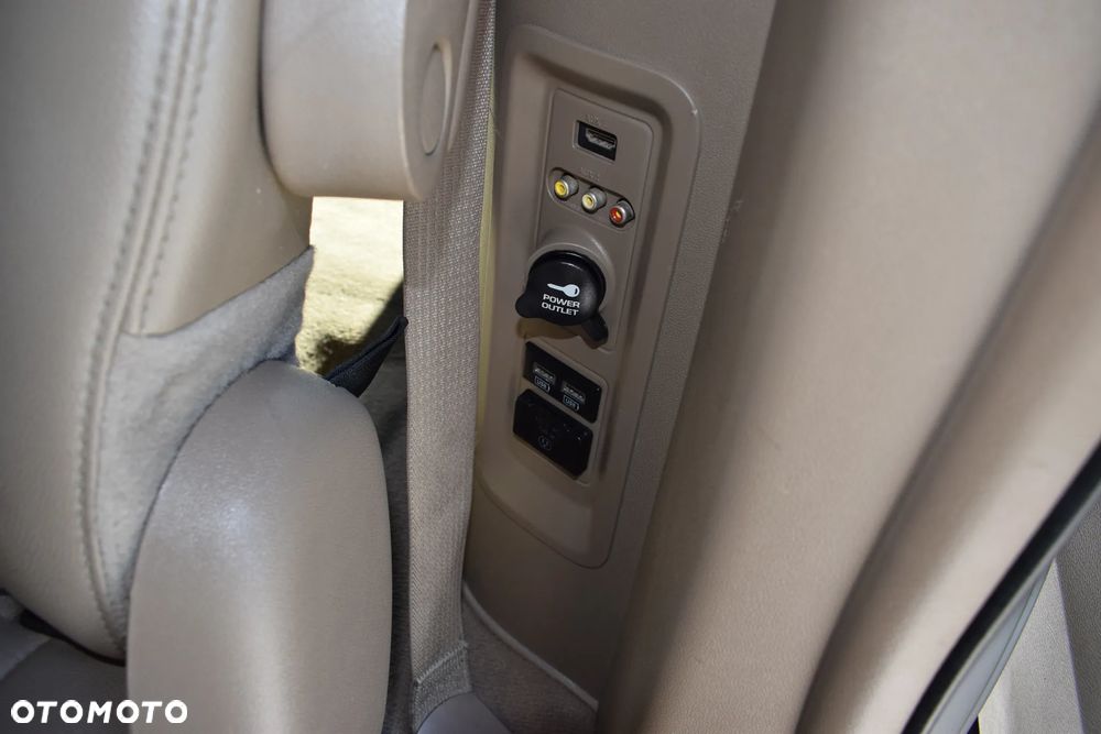 Chrysler Town & Country 3.6 Touring - 18