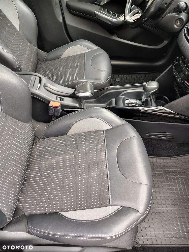 Peugeot 2008 1.2 Pure Tech Allure S&S EAT6 - 14