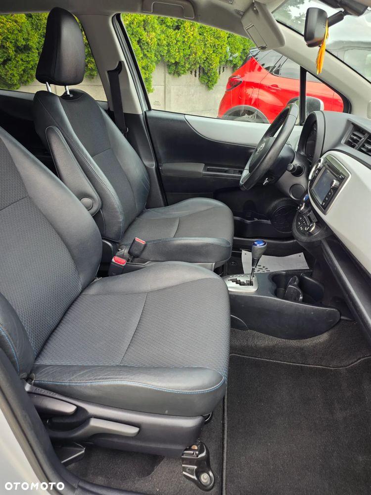 Toyota Yaris 1.5 VVT-i Lounge - 24