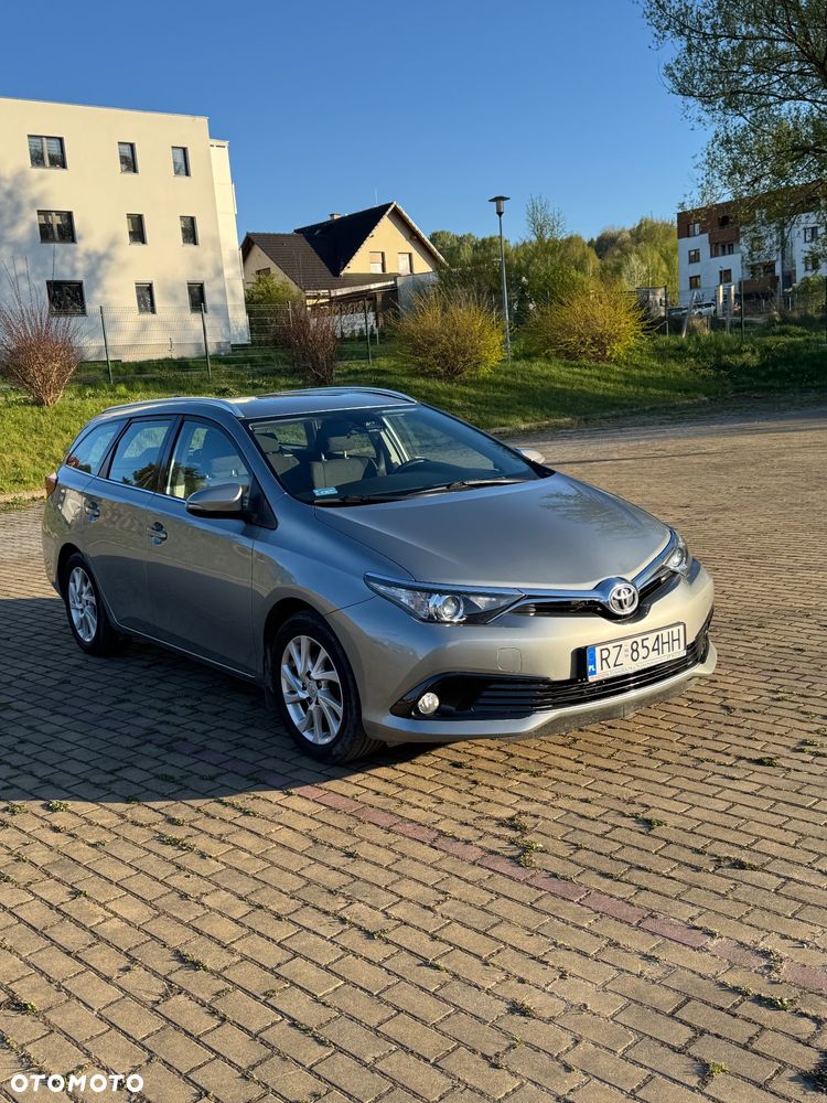Toyota Auris 1.6 Premium - 6