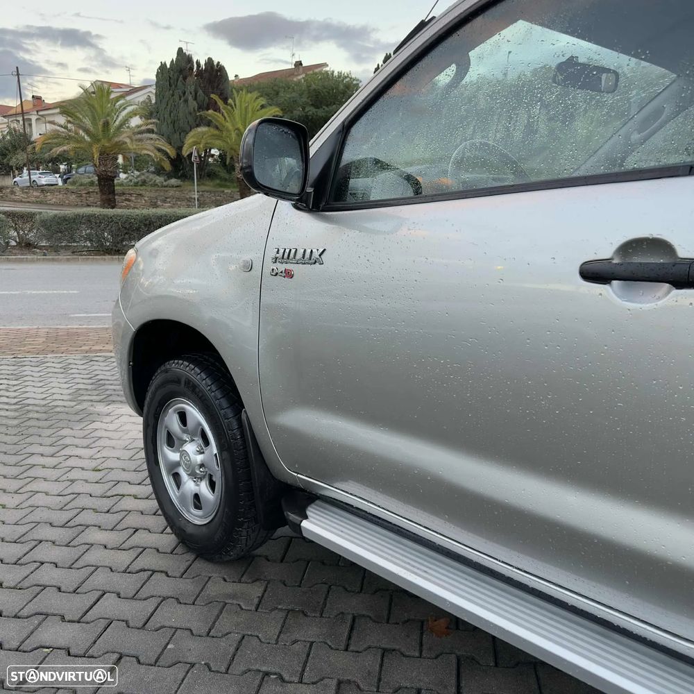 Toyota Hilux 2.5 D-4D CE - 11