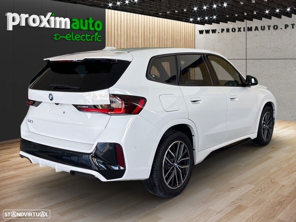 BMW iX1 eDrive20 M Sport Pack - 18