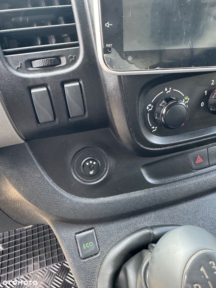 Renault Trafic - 15