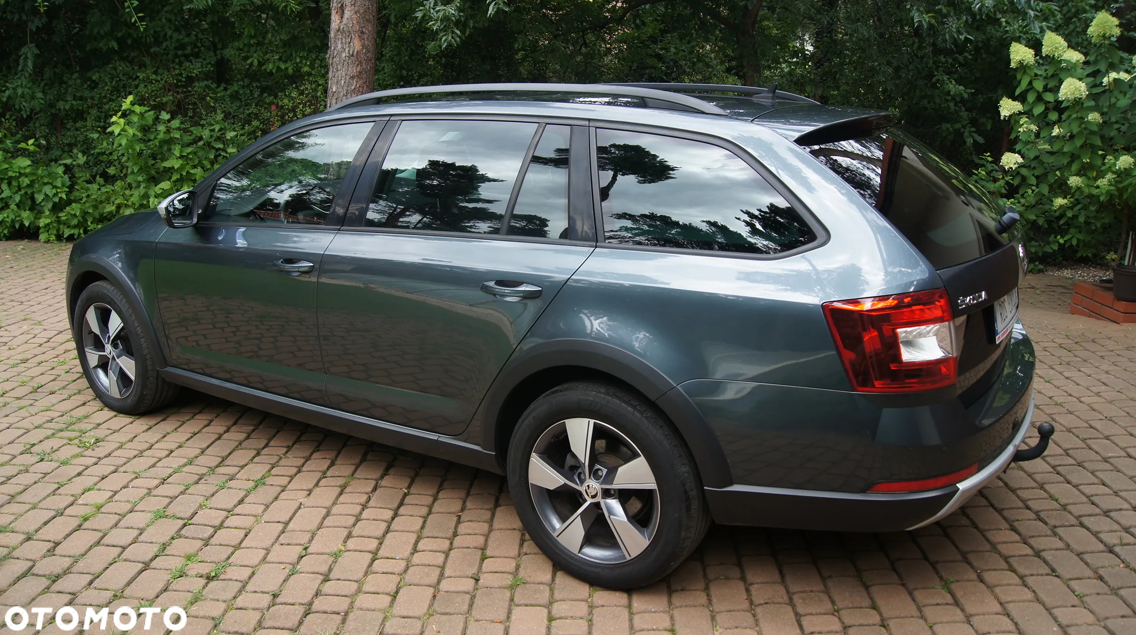 Skoda Octavia Combi 2.0 TDI 4x4 DSG Scout - 9