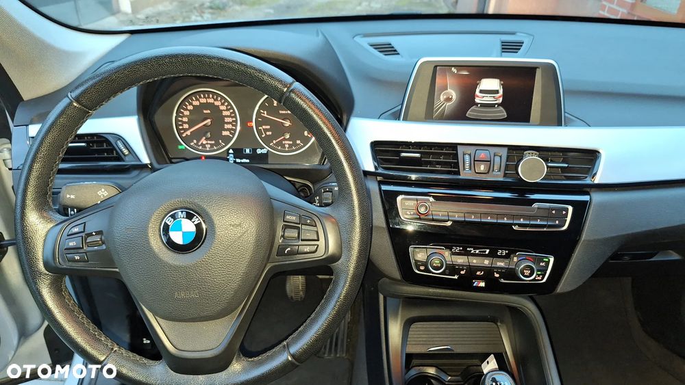 BMW X1 xDrive18d Sport Line - 11