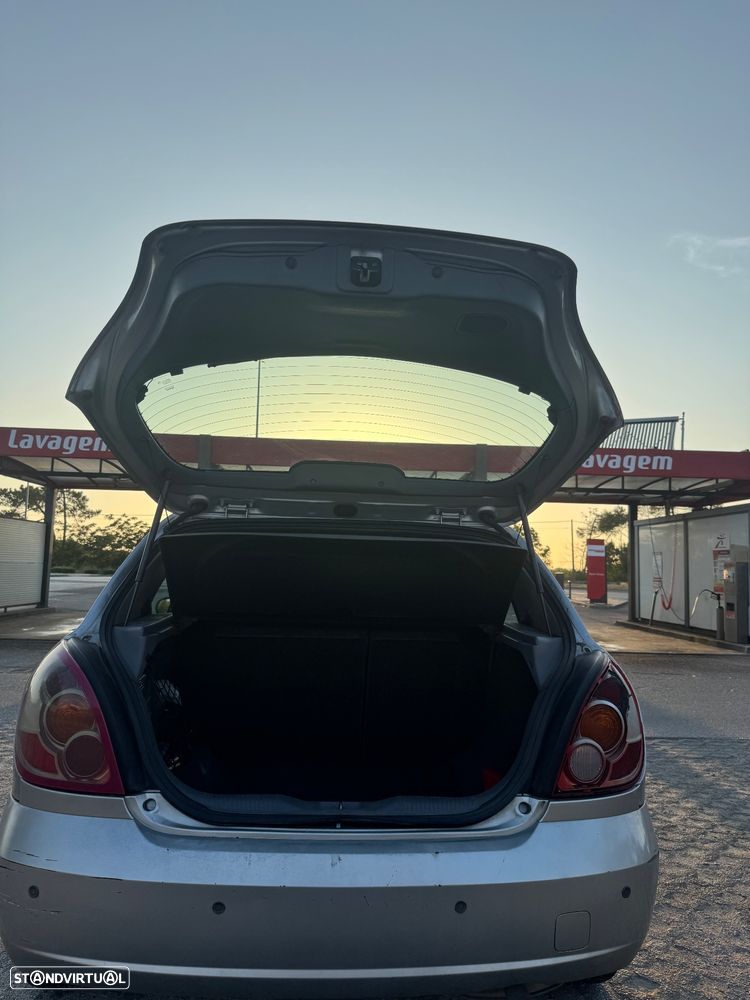 Nissan Almera - 4