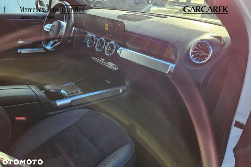 Mercedes-Benz GLB - 16