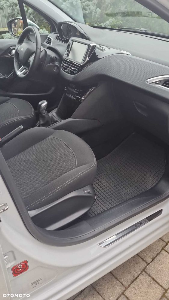 Peugeot 208 2016 photo 4