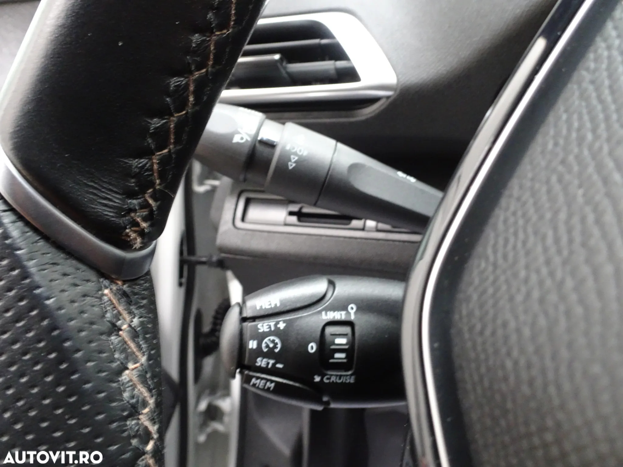 Peugeot 3008 1.2 PureTech Turbo S&S GT-Line - 24