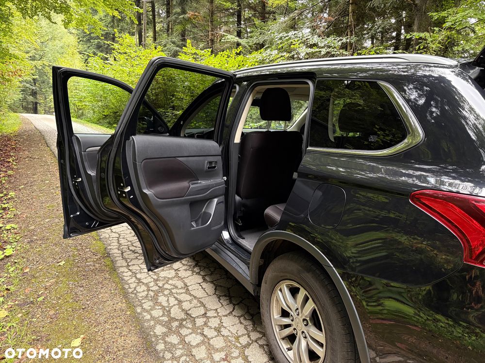 Mitsubishi Outlander 2.0 Instyle + 4WD CVT - 12