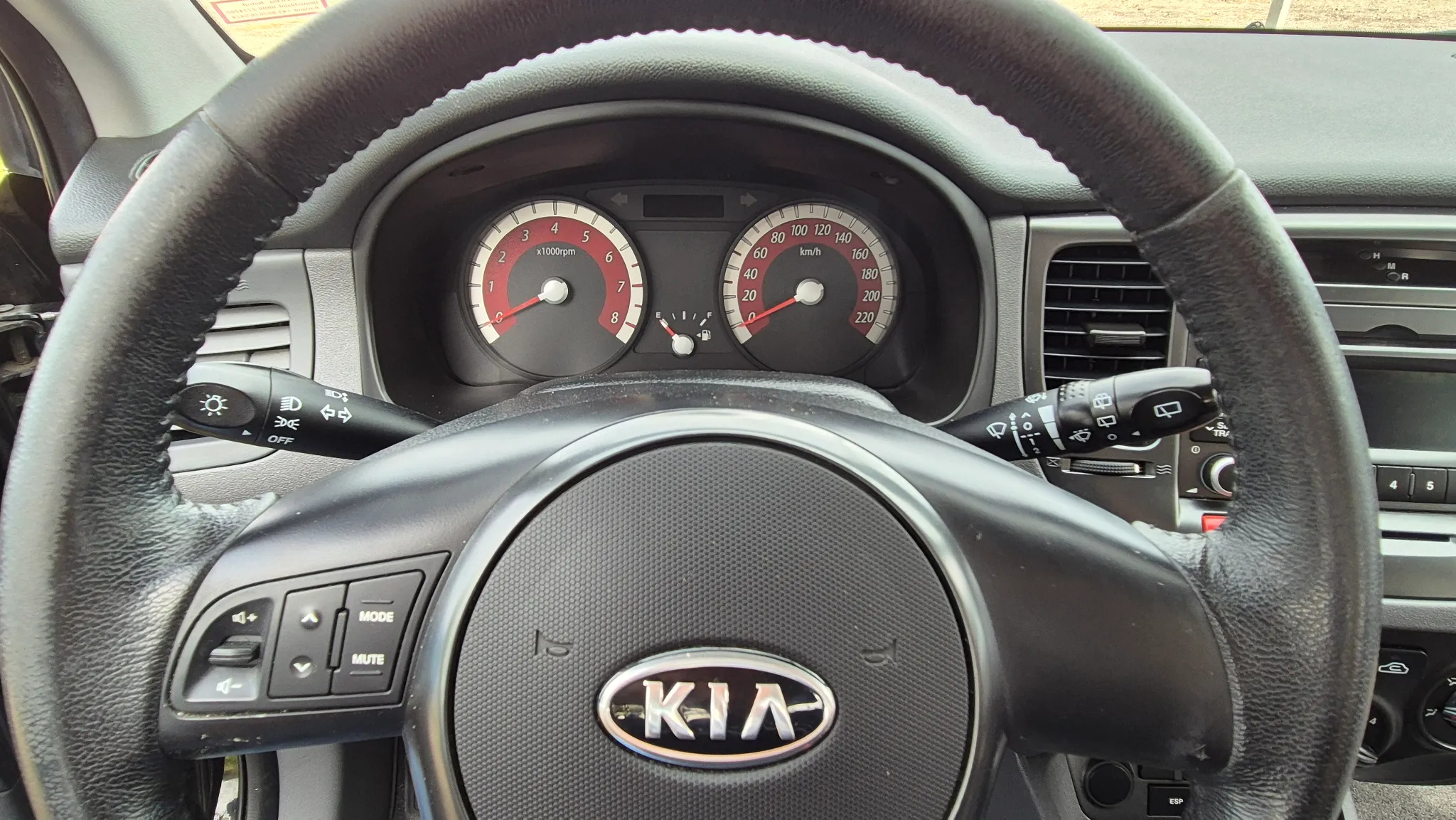 Kia Rio 1.4 Attract - 14