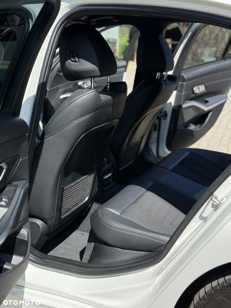 BMW Seria 3 320d xDrive Sport Line - 11