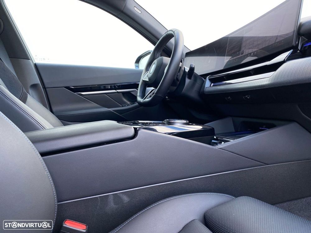 BMW 530 e Pack Desportivo M - 17