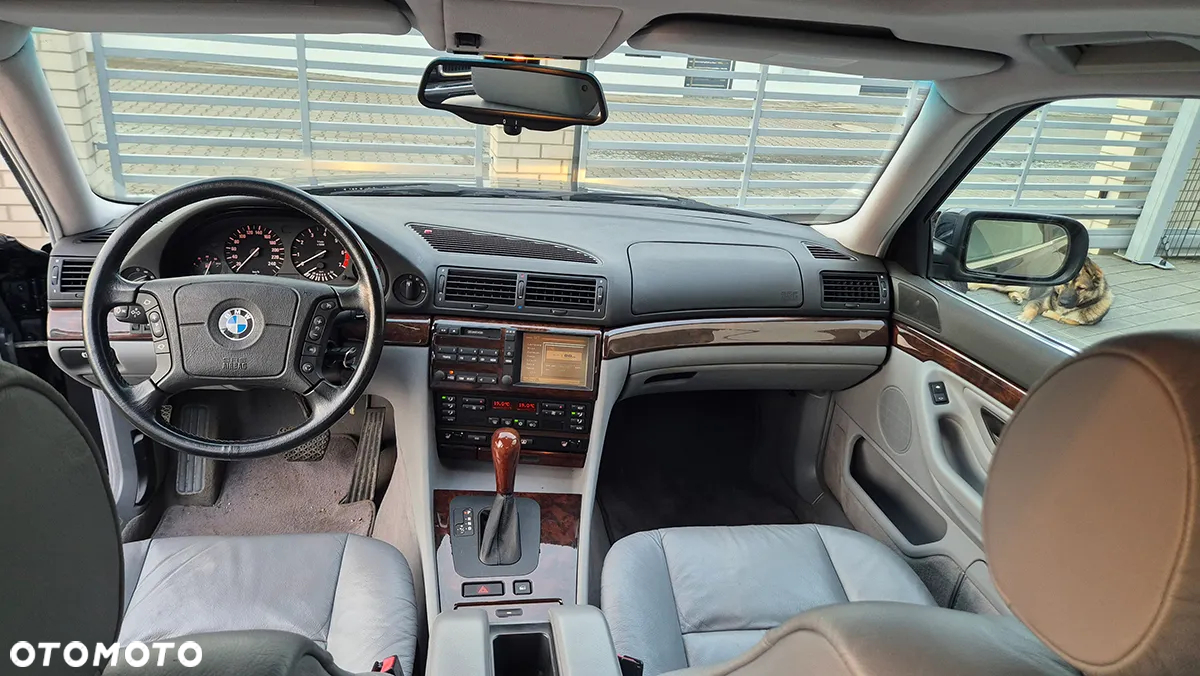 BMW Seria 7 740i - 12