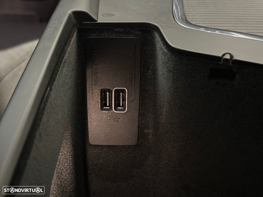 Volvo V60 2.0 D3 Momentum Geartronic - 25