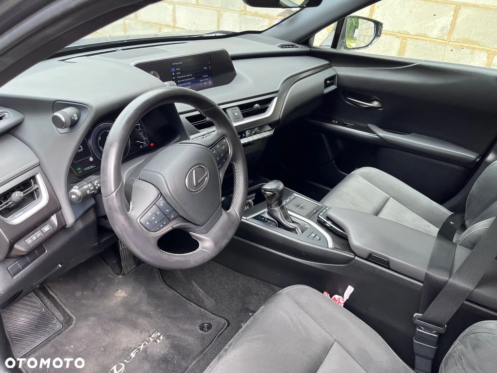 Lexus UX 250h - 4