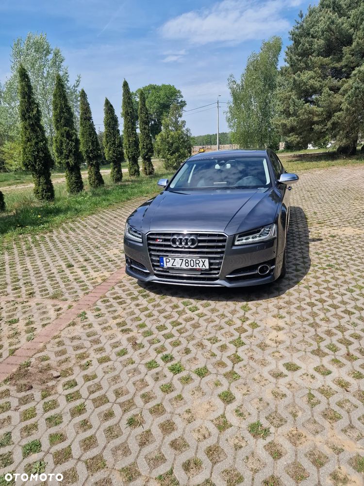 Audi S8 - 2