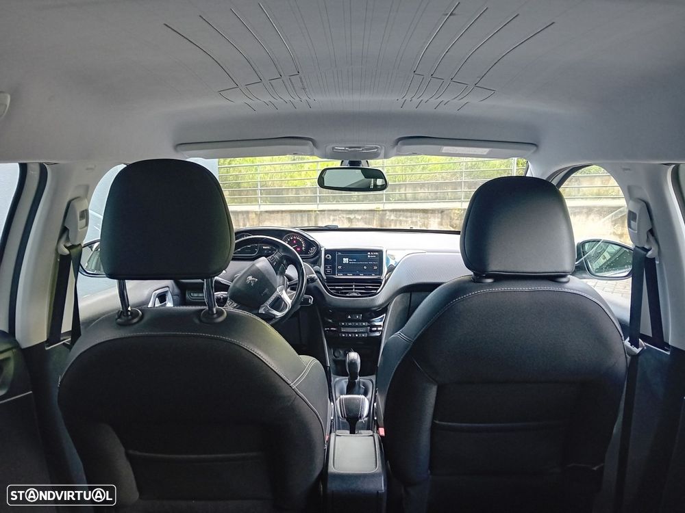 Peugeot 2008 1.2 PureTech Allure - 12