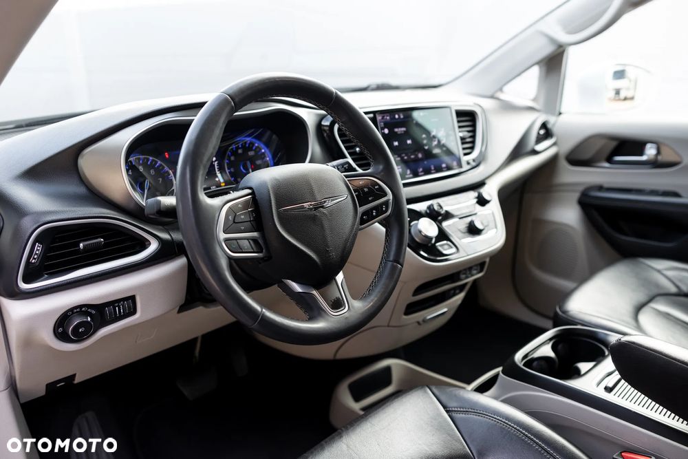 Chrysler Pacifica - 13