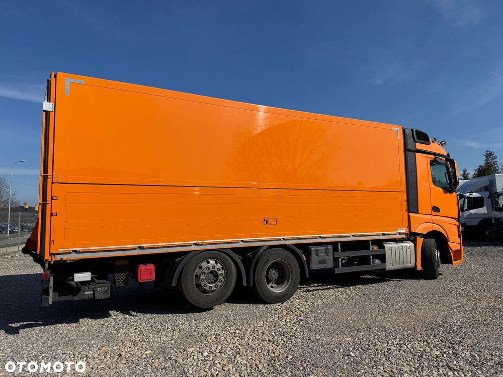 Mercedes-Benz Actros - 11