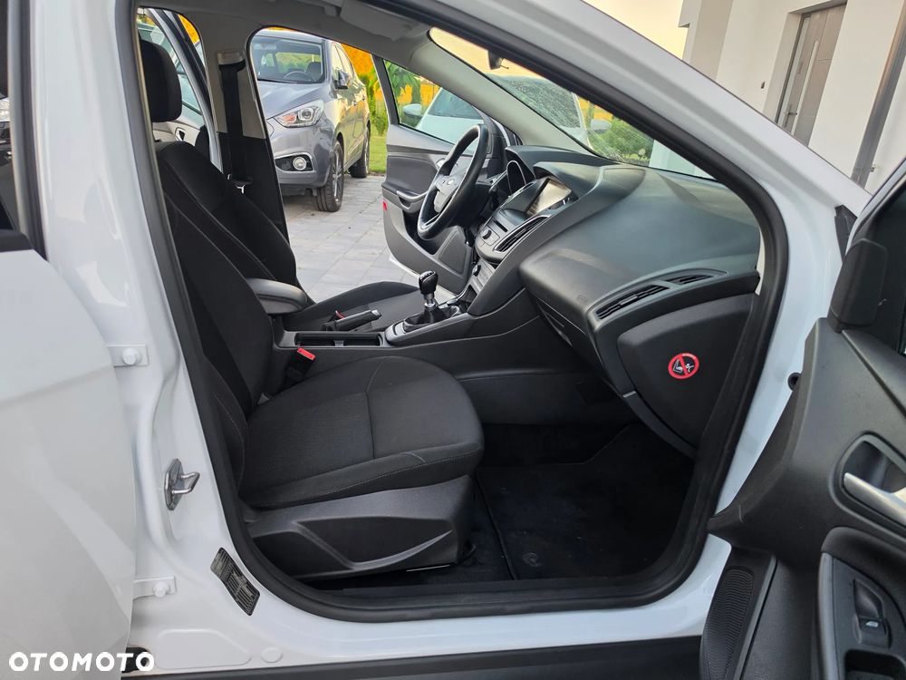 Ford Focus 1.5 TDCi SYNC Edition - 25