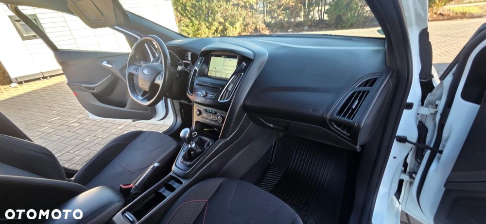 Ford Focus 1.5 EcoBoost STart-Stopp-System ST-LINE - 38