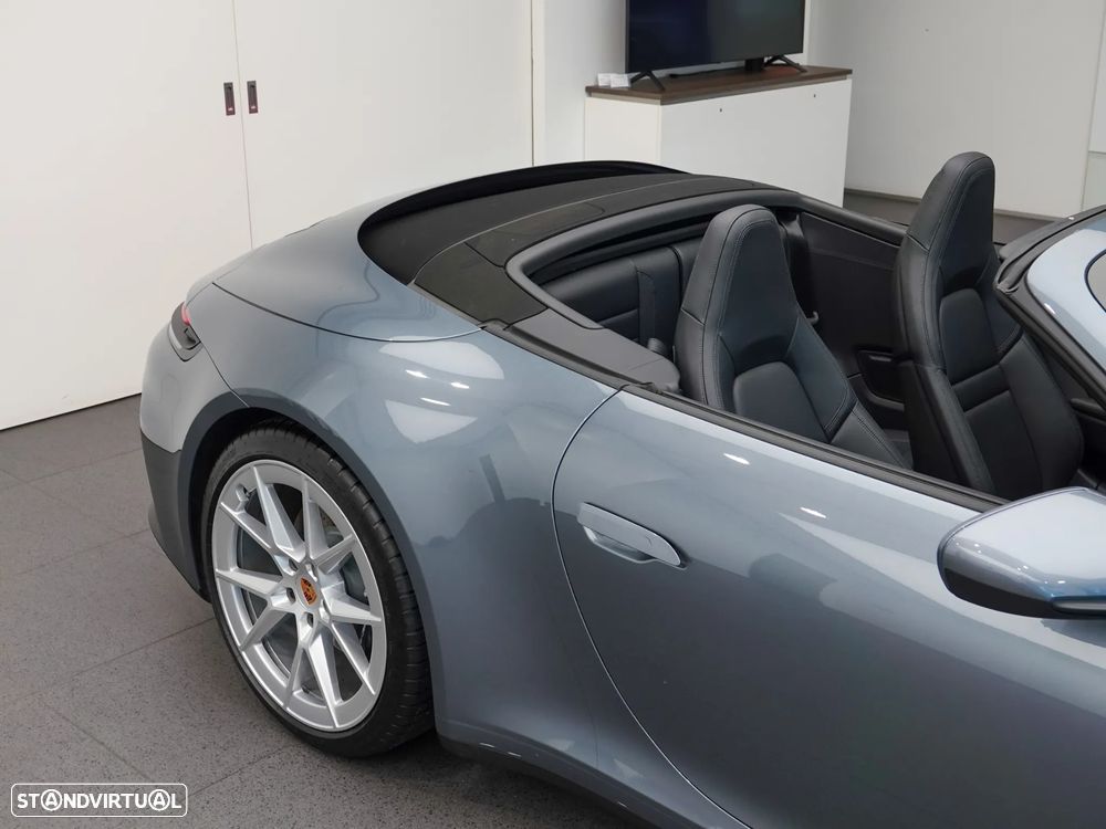 Porsche 911 (992) Carrera - 10