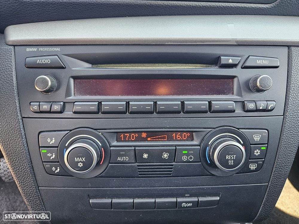 BMW 118 d Line Urban - 29