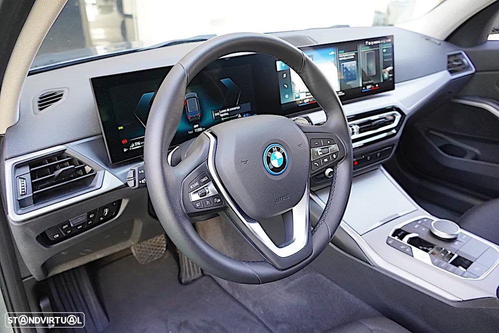 BMW 320 e Touring Corporate Edition Auto - 26