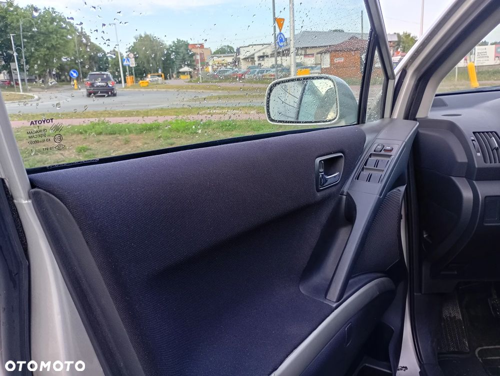 Toyota Corolla Verso 2.2 D-4D Sol 7os - 24