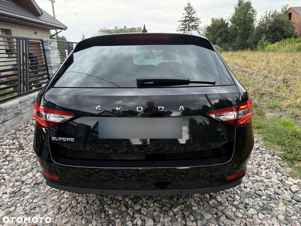 Skoda Superb 2.0 TDI DSG Premium Edition - 9